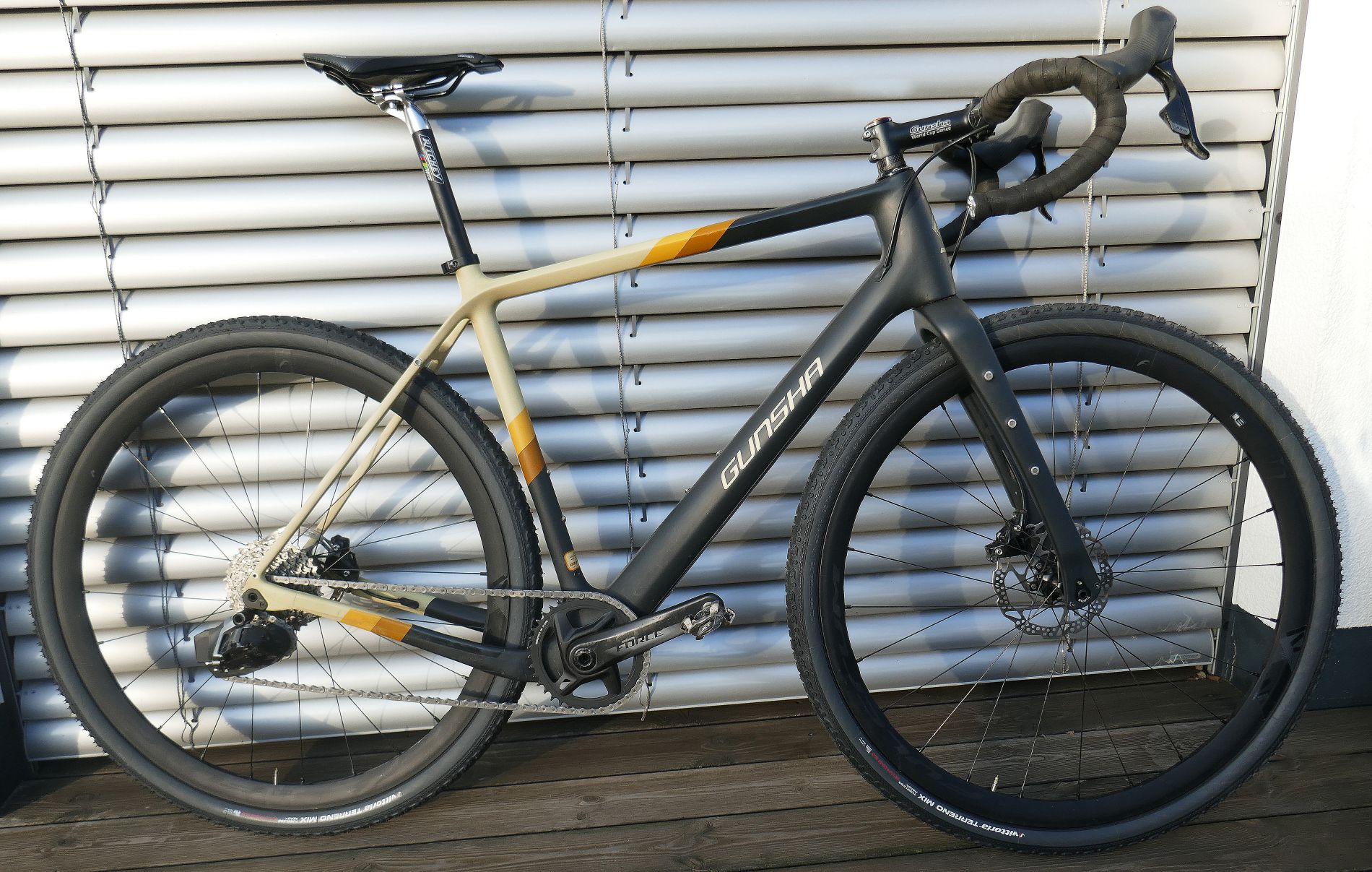 Teamrad Gunsha SLX 3.0 – 1 Saison genutzt, top Zustand, frisch überholt!